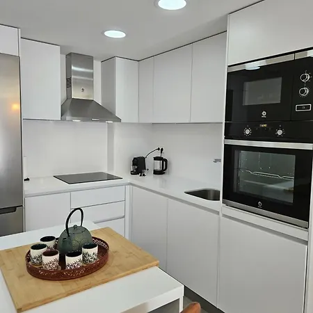 Inf1.1d - Modern Flat Near Old Town إِستيبونا