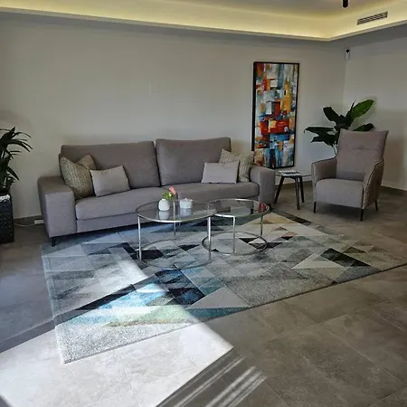 Inf1.1d - Modern Flat Near Old Town