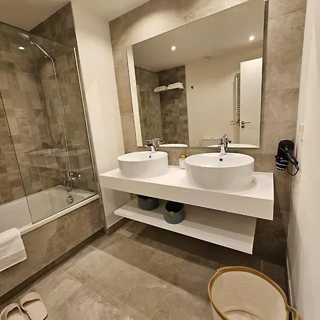 Inf1.1d - Modern Flat Near Old Town