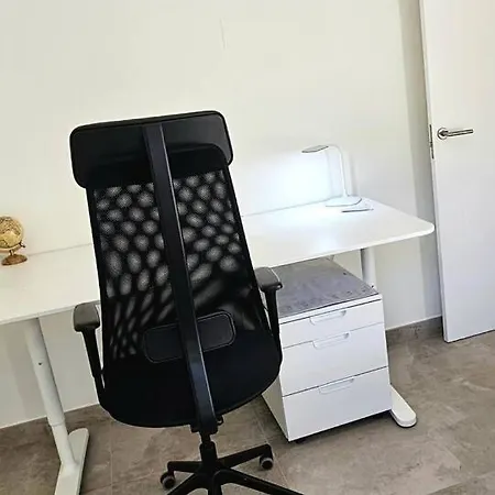 Inf1.1d - Modern Flat Near Old Town